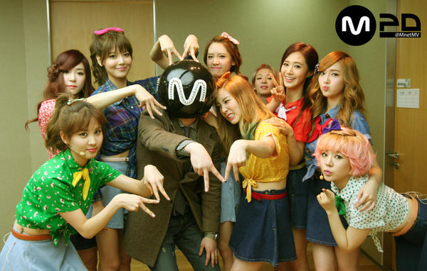 [PIC][03-01-2013]Selca của SNSD tại hậu trường chương trình Mnet "M! Countdown" chiều nay BAyTFBdCMAALAze