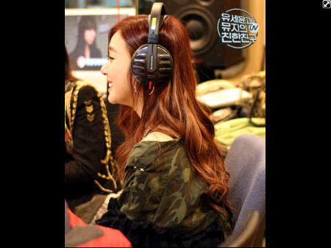 SONESNSDFans's tweet photo. [PIC] Tiffany at Chin Chin radio http://t.co/jbc51Xmg