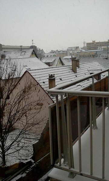 Noblady's tweet photo. It doesnt stop snowing outside. So smooth and beautiful. http://t.co/7E9oEzfT