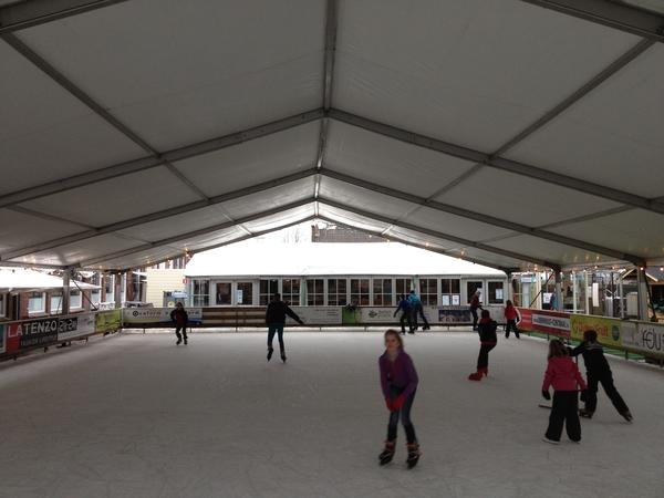 Dit jaar veel #overkappingen geplaatst voor #Ijsbanen. Locatie #Udenhout geplaatst binnen 24 uur na aanvraag #Service