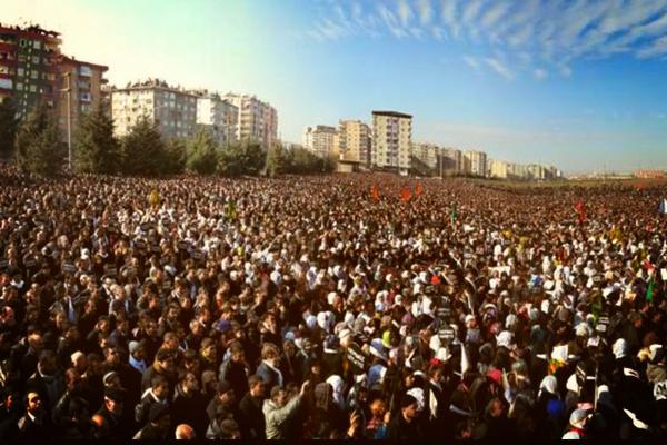 ferhatttunc's tweet photo. Amed cesur ve onurlu bir uğurlamayla gorevini yaptı. Dersim'e gitmek üzere yola çıktık. http://t.co/o1cWIr2J
