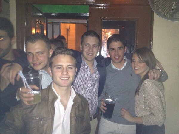 valeroivan's tweet photo. En familia http://t.co/X74CJpyT