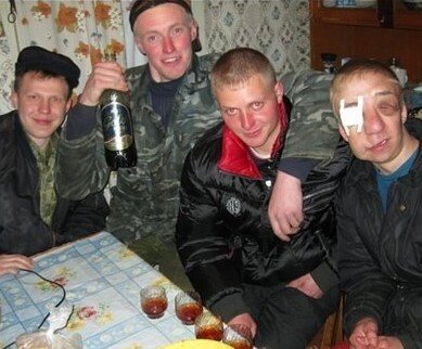 Pipin_Wels's tweet photo. Сидим культурно с парнями у Коляна. Ведем беседы о направленной деградации общественности со стороны правительства. http://t.co/fEq9tQJt