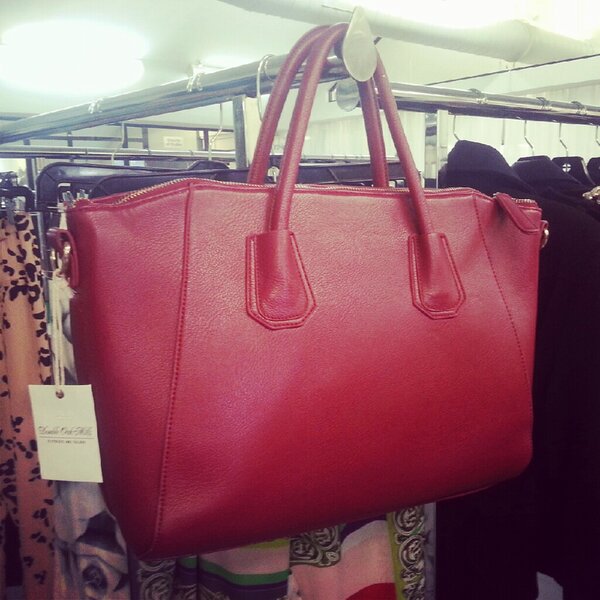 theiconicau's tweet image. It's GO TIME #iconicaddict's! We've got this #DoubleoakMills tote for #FREEBIEFRIDAY! RETWEET to WIN until 5pm Xx