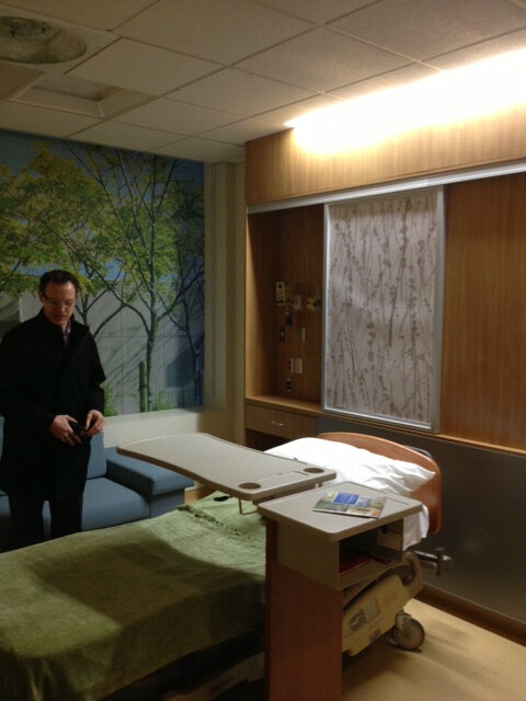 UCSFScience's tweet image. .@UCSFMBHospitals&apos; #labor/delivery room looks onto private gardens w/dedicated #infant care adjacent 2 birthing bed#UX