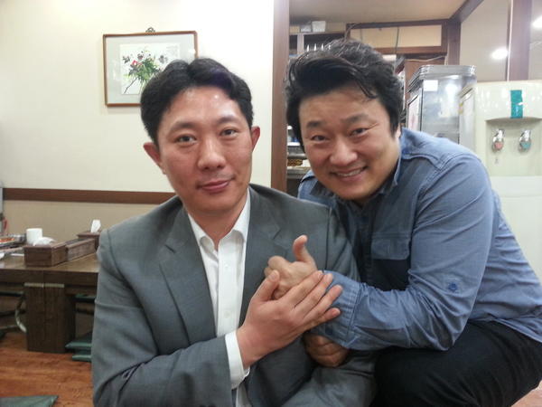 sasang64's tweet photo. RT "@leesanghoC: '법조계의 이순신' 민주노총 법률원 신인수 대표 변호사님.. 제59번째 소송 맡아주셨습니다. 함께 축하해주세요. 해고무효 싸움도 반드시 이기겠습니다. http://t.co/FMngSj7f"