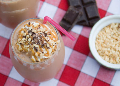 76Protas's tweet photo. Chocolate and Peanut Butter Milkshake https://t.co/y9i1yAYSI8