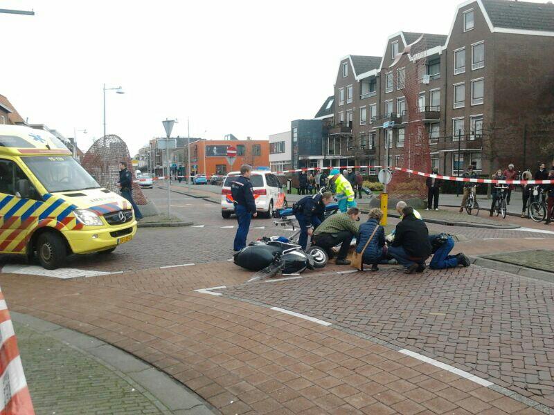 Twee gewonden bij ongeluk met scooter Twee gewonden bij ongeluk met scooter