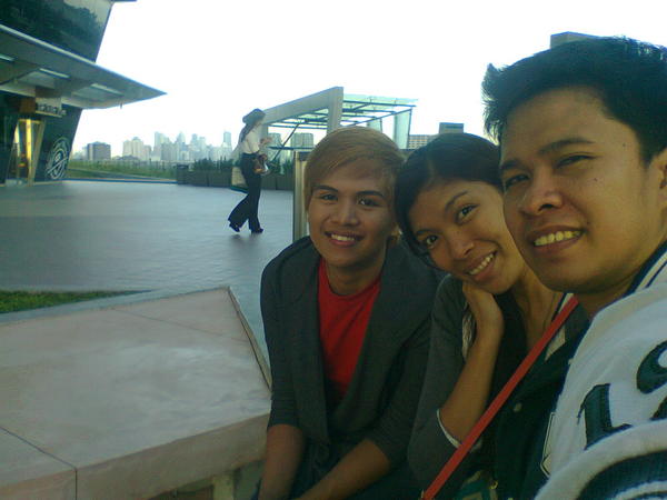 binivinni's tweet image. Yesterday at #PrismPlaza #TwoEcom #SMMallOfAsia --- with Ben, Sharlie and Me!!! :) #ATTCSESurvivors
