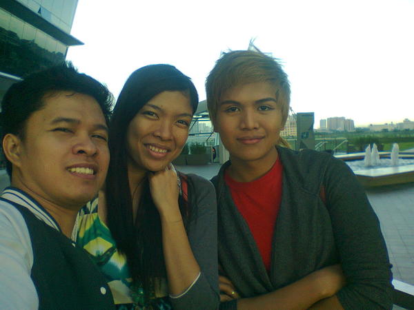 binivinni's tweet image. still with them --- Ben, Sharlie, and Me!!! :) #PrismPlaza #TwoEcom #SMMallOfAsia #ATTCSESurvivors