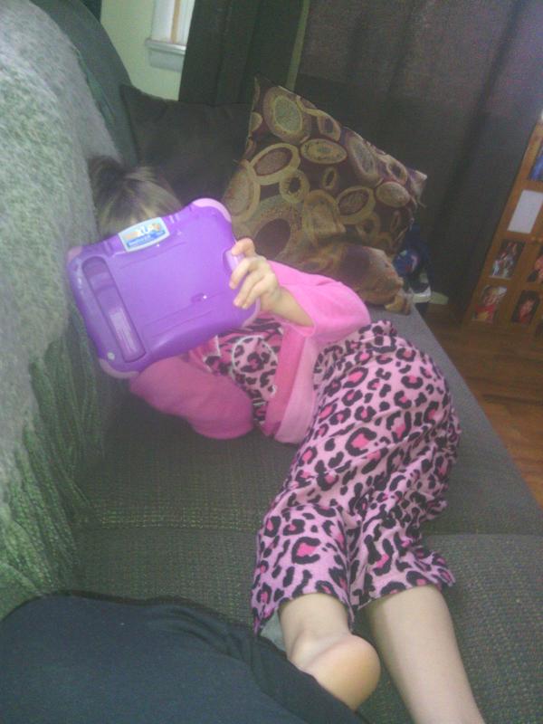 Breezibee_25's tweet image. #tablet #addicted #lilgenius #leopard #jammies