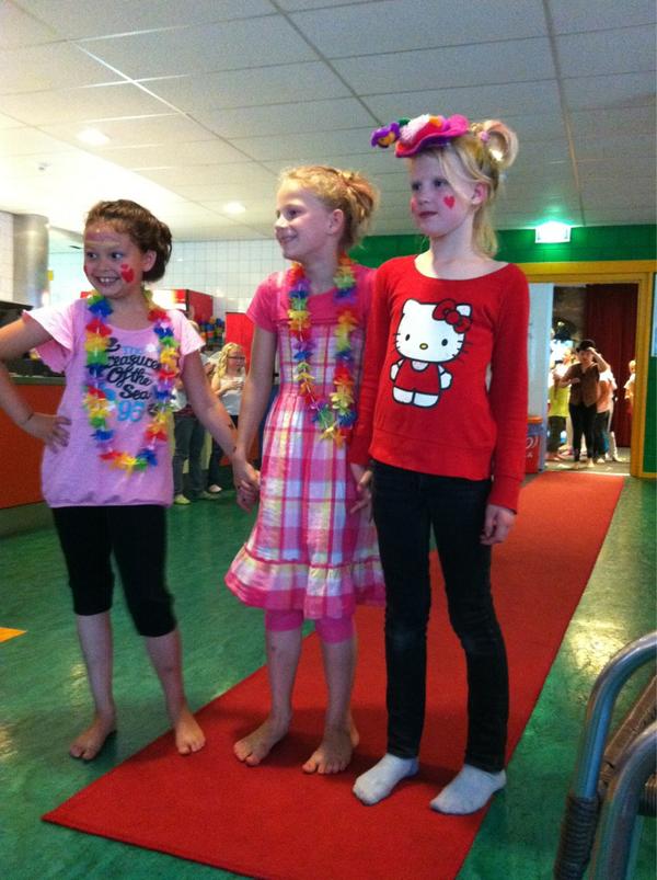 BallorigAssen's tweet photo. Like ons op Facebook en doe mee met de Valentijnsactie. 
En nog één keer: vrijdag Meidenavond! Geef je nog snel op! http://t.co/AsMcKwfK