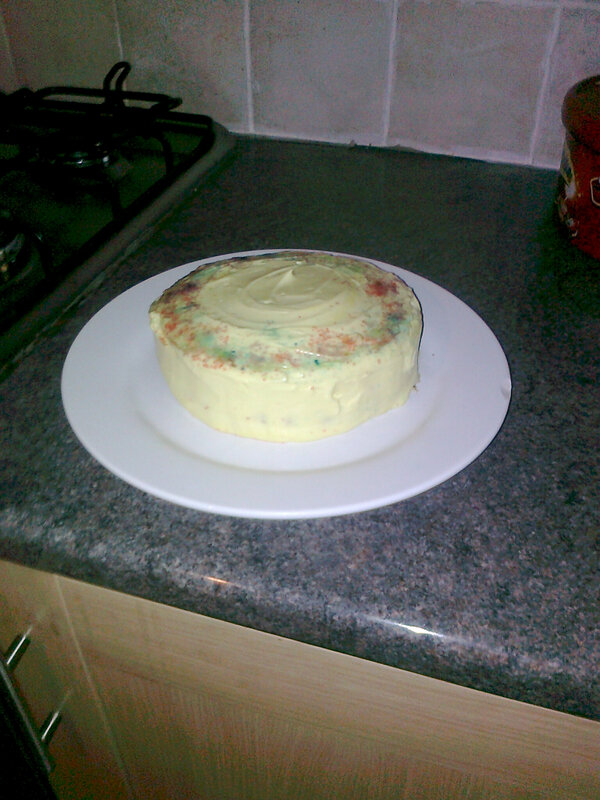 SSCheesecakes's tweet photo. Lemon Cheesecake Covered in Cream Cheese Frosting, Perfect for Celebrations! xx http://t.co/9yu9f95v
