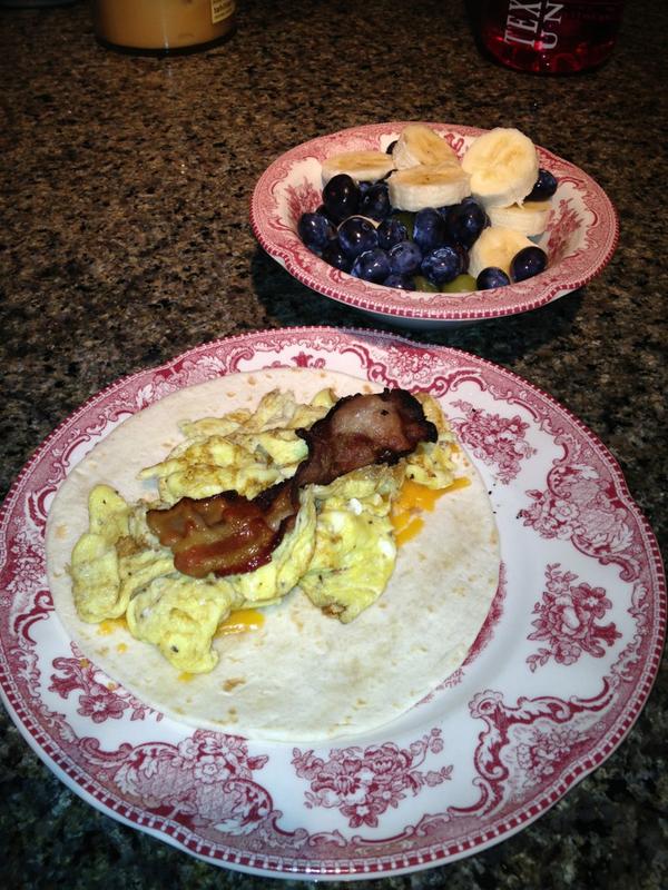 togetherletsget's tweet image. 1 egg tortilla bacon sprinkle cheese w/ small cup of fruit! Portions! And if you have to know the calories only 320!