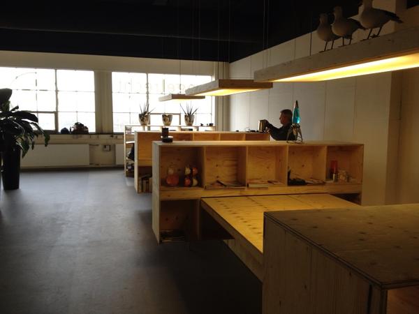 iris013's tweet image. Fijn afspraken gemaakt met @regelrecht_idee over zijn bijdrage #topmodule @SintLucas in waanzinnig kantoor @strijpS.