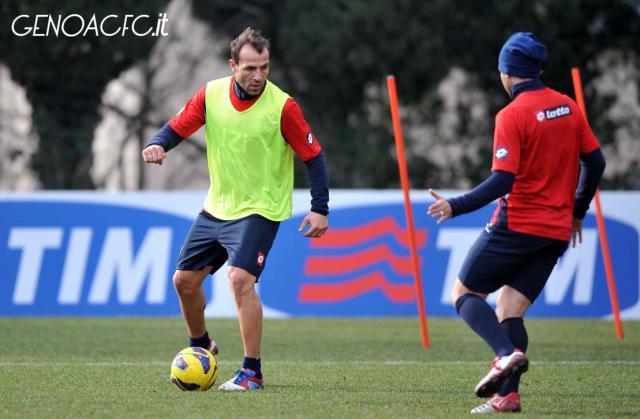 Diretta/Live - Ultimissime calciomercato invernale 2013: Juventus, domani il transfer per Anelka. Pescara scatenato: si lavora per Sculli, Bovo e una punta 31 BB4Q9sSCEAArU5K