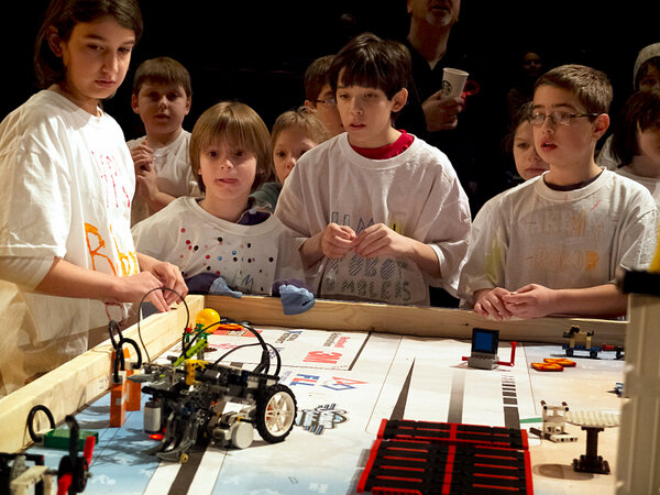 firstlegoleague's tweet image. Team watches robot run at event in MA (c) Arthur Zachai #seniorsolutions