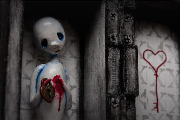 Spinestealer's tweet photo. "Key to my Heart II" Mixed media sculpture http://t.co/w5CQcnk3