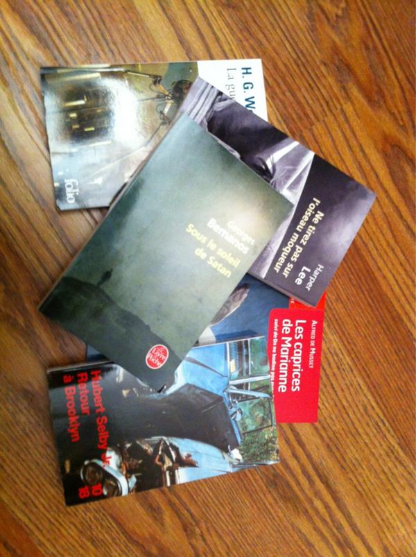 NathDV's tweet photo. Toutes ces #VendrediLecture qui s'annoncent... http://t.co/DKDksl2b