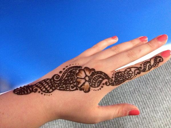 bececca's tweet photo. Henna! http://t.co/mZPOQxv9