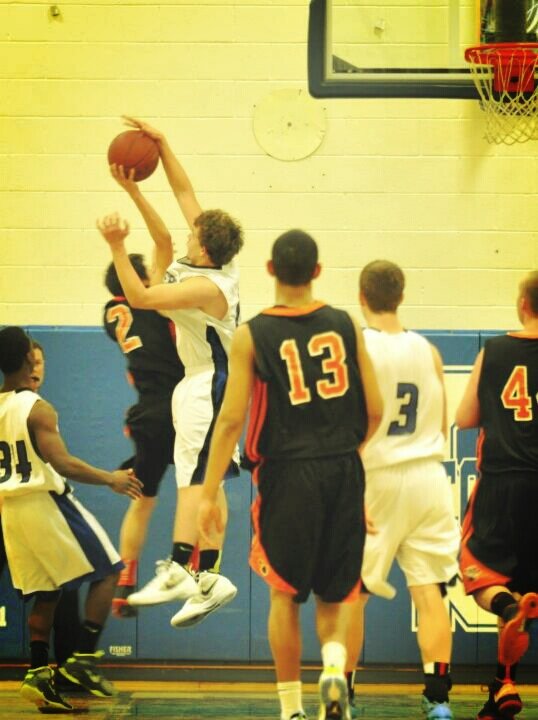 hkrets21's tweet image. just me telling @edejoie5 man to sit down #HelpDefense