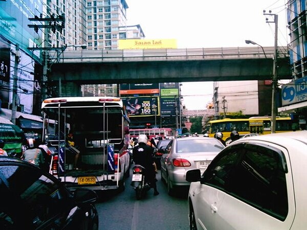 motorcyrubjang's tweet photo. อรุณสวัสดิ์ทุกท่านชาวทวีตเช้าวันพฤหัสบดีครับ http://t.co/MOyYGnFP
