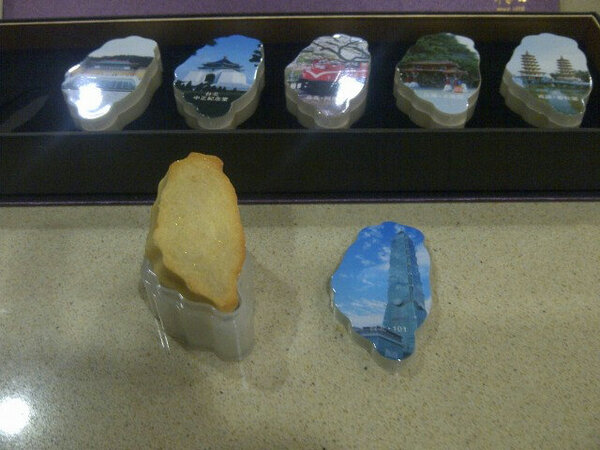 btsunoda's tweet image. Cool gift I received today Taiwan Golden Cookies #fancypackaging