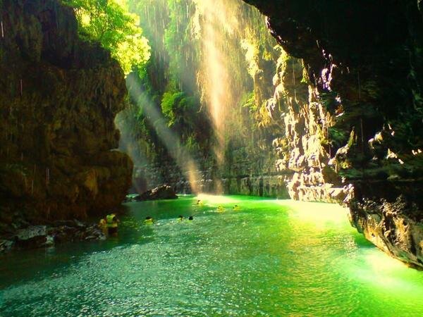 RT <a href="/AmazingWorldPic/">Amazing World Pic</a>: US has the Grand Canyon, RI has the amazing "Green Canyon" in Cijulang, Ciamis, West Java.