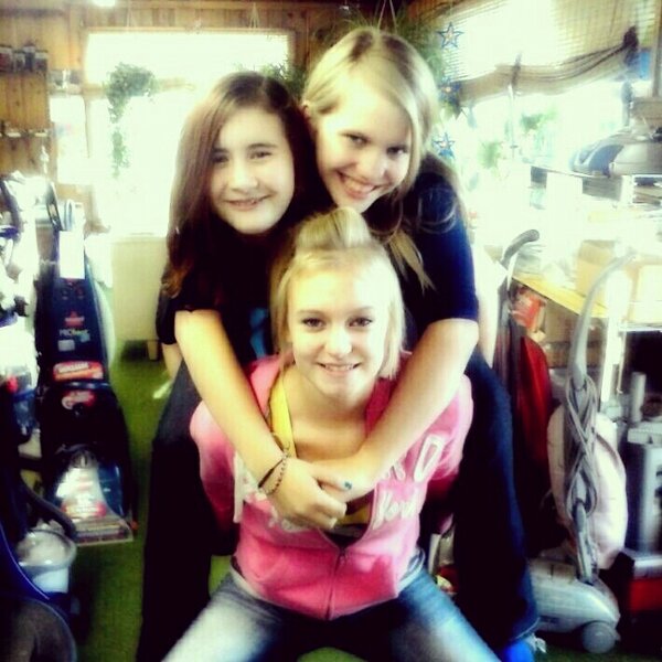 SmethThe's tweet image. The besties