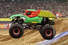 GratefulFed's tweet photo. JAM NIGHT is AWESOME! You should come by around 9pm and.... OMG a NINJA TURTLE MONSTER TRUCK!!!!

#downtownkelown http://t.co/3dWZnMzK