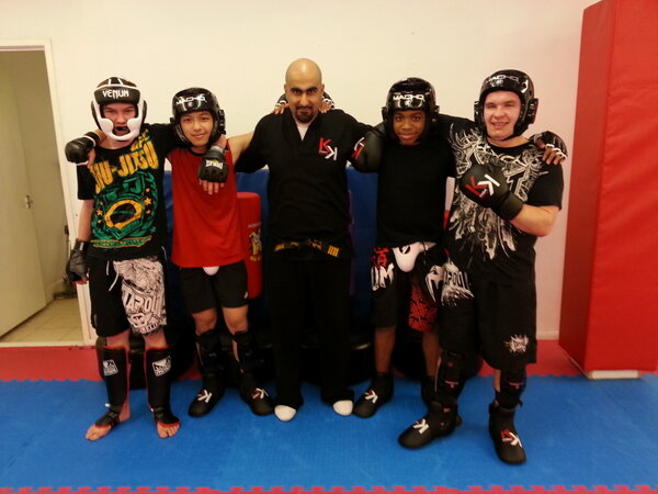 KombatKinetics's tweet photo. Kombat Kinetics MMA team after sparring. Guys are lookin good!! http://t.co/hHZ0cOg7