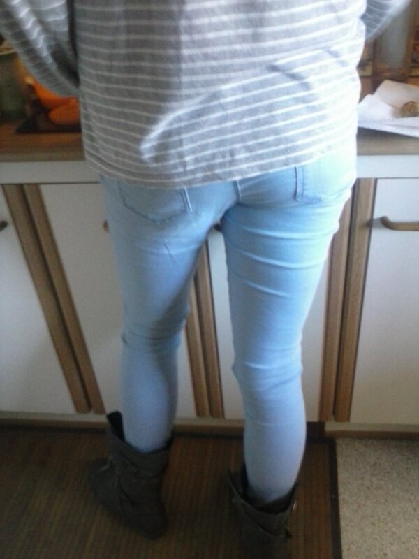 KOcolaKO's tweet photo. Adjunto foto a mi tweet anterior. Este es el culito fiestero de @alba_ricoque3 http://t.co/vEXYsSL7