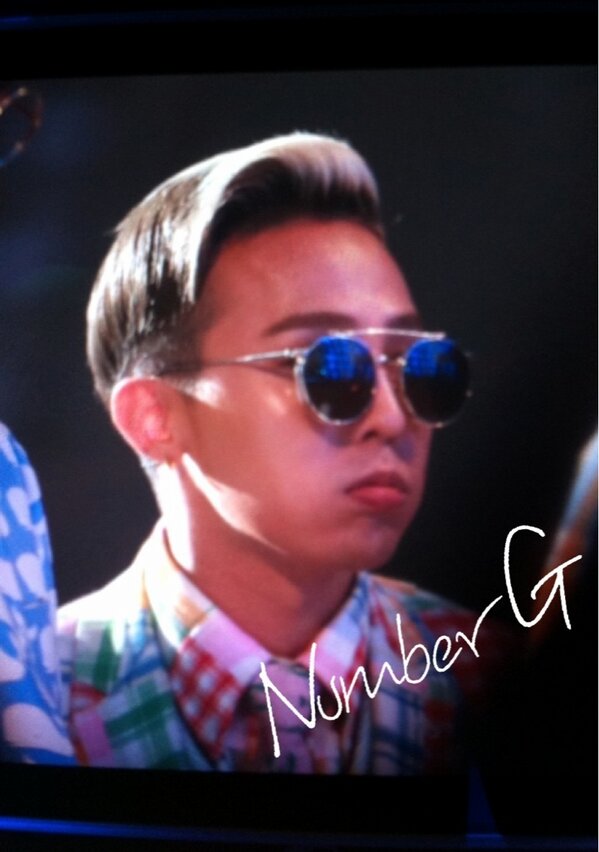 karmabewithyou's tweet photo. "@Number_GGG: 130131 본상 수상 축하해요~ •3•) #서울가요대상 #gd #NumberG http://t.co/0IYiqW8s"