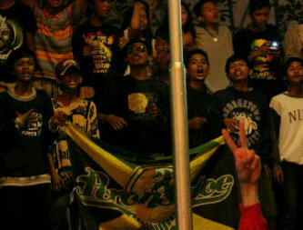 Kita bersatu tuk kedamaian &amp; kebersamaan,we love u full "PERONITY"