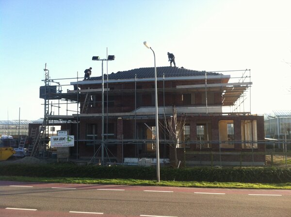 vanLeentBV's tweet photo. Vandaag een mooie dag om pannen te leggen in 's-Gravenzande! #Pannenbier http://t.co/WkeNmxUS