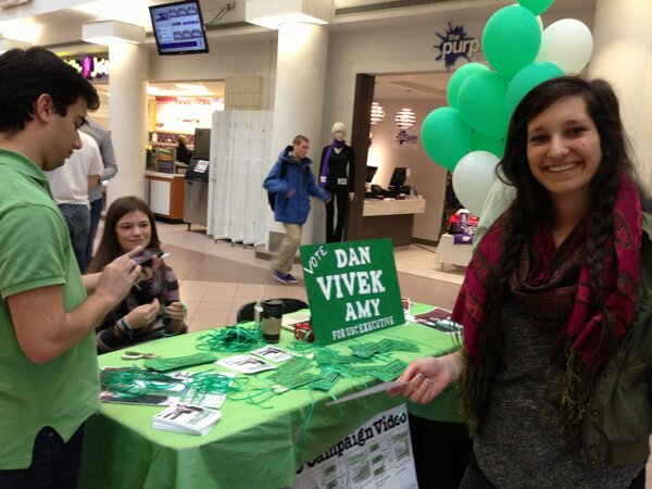 julibaquerof's tweet photo. Campaigning time @westernmomentum #teamviv #voteusc @amywood59 http://t.co/iXiNMMG7