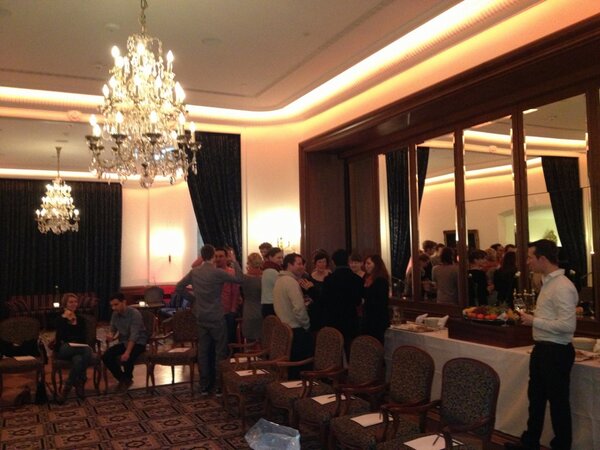 CharlesvanGoch's tweet image. Fairmont Vier Jahreszeiten Hamburg mit 20 topjobper perfecte Location fur #kgotla #miseenplace super empfang! #ubuntu