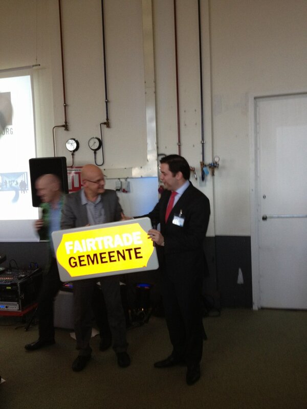 DekoVerdivas feliciteert @gemeentetilburg met de uitreiking van het predicaat fairtrade gemeente.