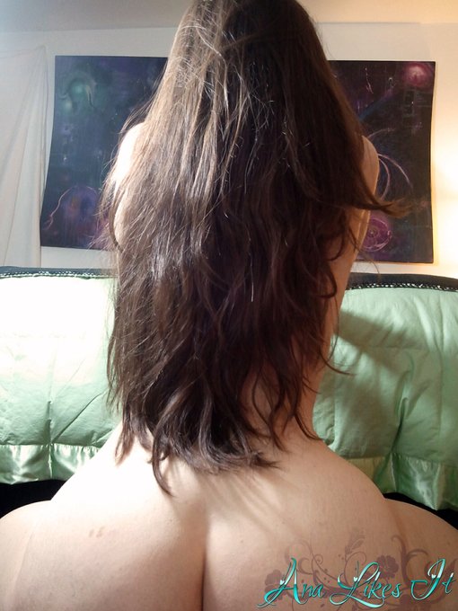 I love my long thick hair! #noThongThursday http://t.co/wPUOouDr