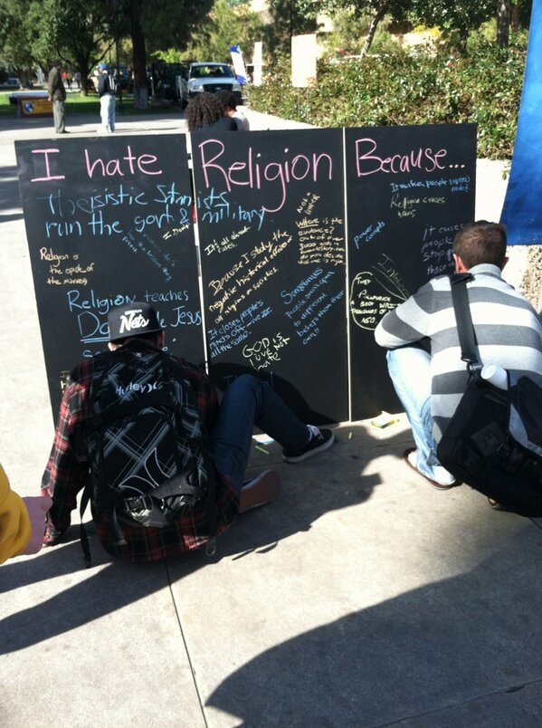 ArizonaStateIV's tweet image. Students interacting with our #proxe today on campus! We're here by the fountain till 2! #mission #asu