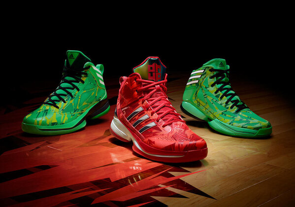 hturinese's tweet photo. Amantes de la NBA vean las nuevas botas de Superman Howard!!! Colección #NBAAllStar 2013: #DHowardLight #adidasisallin http://t.co/QQaaakRG