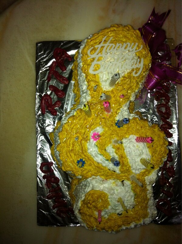 florentintahiri's tweet image. Ooo urime shum per reiten ,se osht nje loqk e vertet #mysinger bday #cake