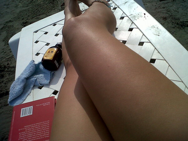 Bajo el sol... con el mejor bronceador <3 vida para tu piel <a href="/NataliaParis_/">NATALIAPARISMODEL</a>