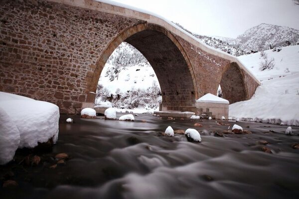 Yeniyol koyu tohumoglu koprusu, onarilmasi cok guzel, bunca tarihe taniklik etmis bu eser kim bilir nelere sahit olacak