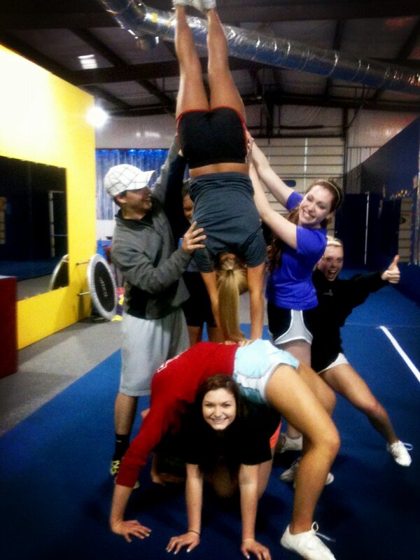 Sabe_TheBabe's tweet image. Our amazing new stunt @hannahfman @alyxxcheathamm @kyfisher1 @CandaceCombs! 😊😳😂 #swosucheer #family #gotskills