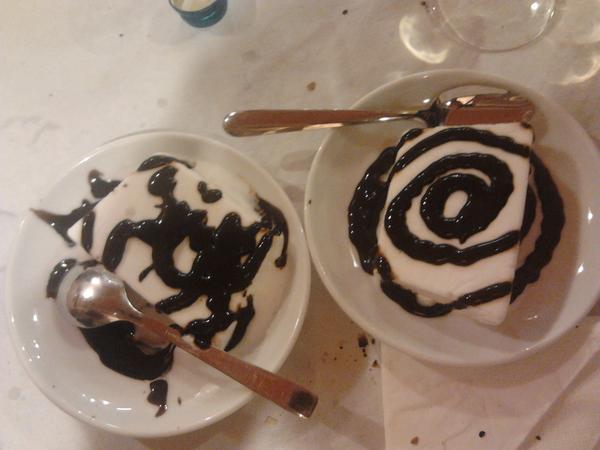 FedericoXferi's tweet photo. Panna cotta a differenza...lol :-) http://t.co/FSgVI2qx