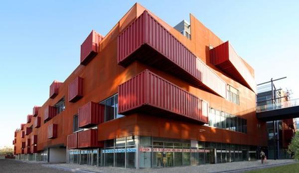Trend_buzz's tweet photo. Shipping Container Village in Beijing

http://t.co/YK5ZXPF8 http://t.co/6FZmZFMc