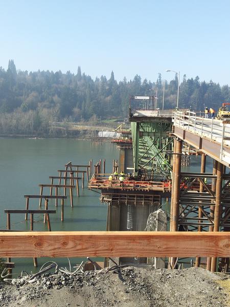 SellwoodBridge's tweet photo. Bridge has moved 22 feet on West side, 11 on East. 30% complete. #bridgemove http://t.co/SatWS1m3