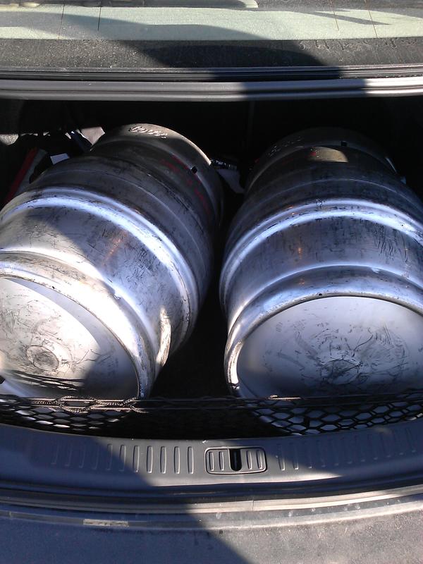 ChucklesBar's tweet photo. 5th keg #Mlkegs http://t.co/6Ecbl4XL