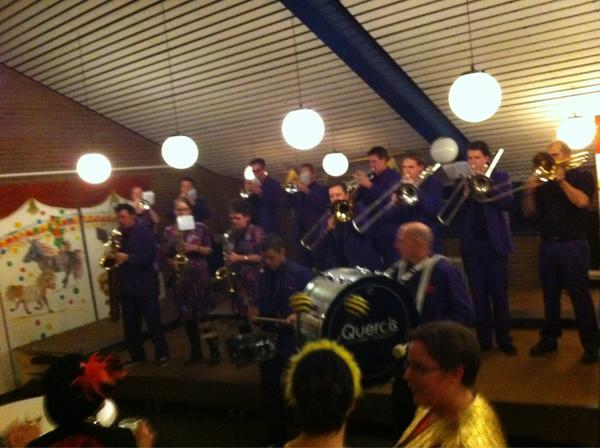 keesbroeders's tweet photo. Lekker muziekske @uitslaopers http://t.co/R7uKTn7P
